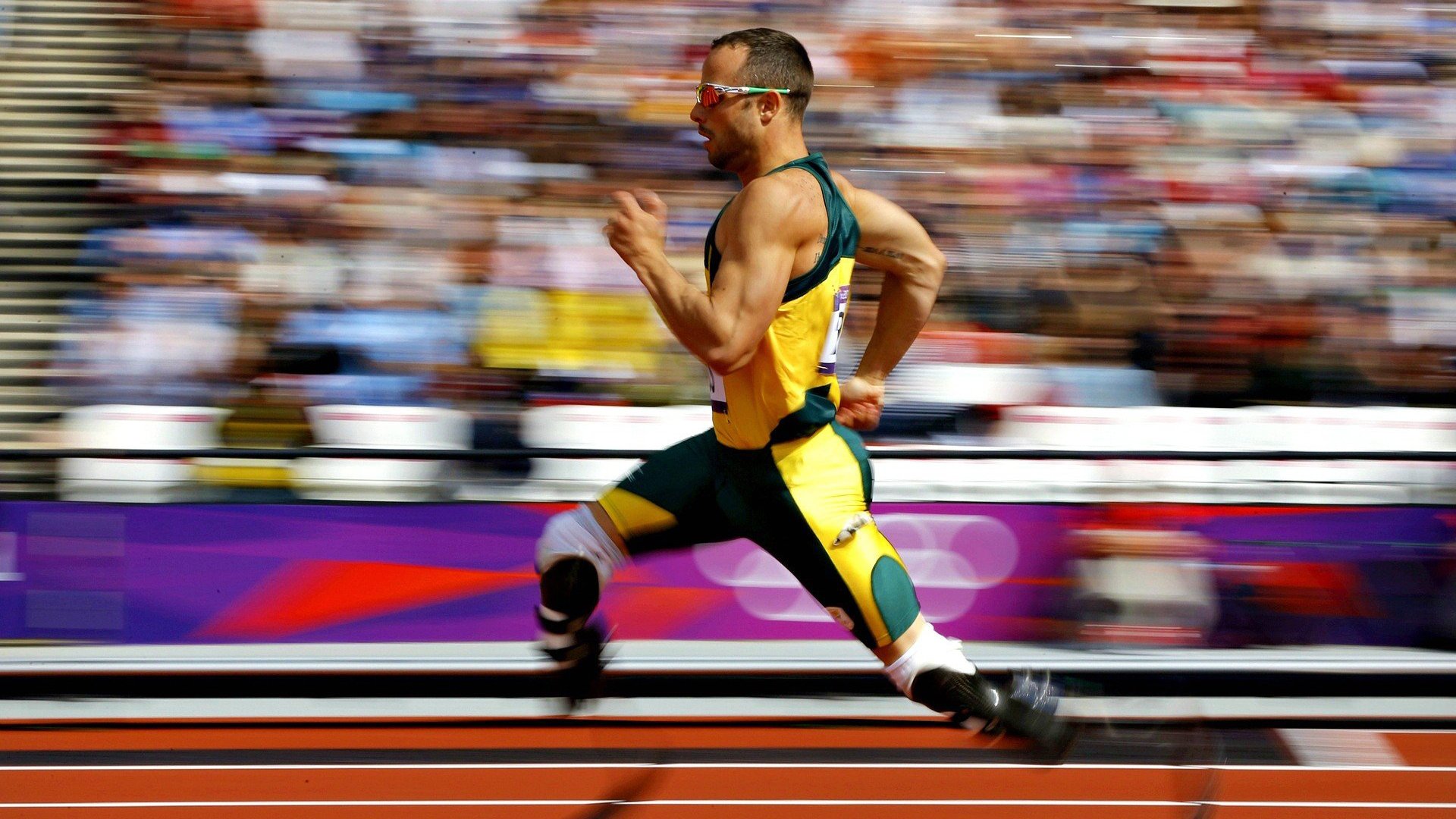 奥尔韦拉决赛冲线瞬间引爆全场，奥尔伟业