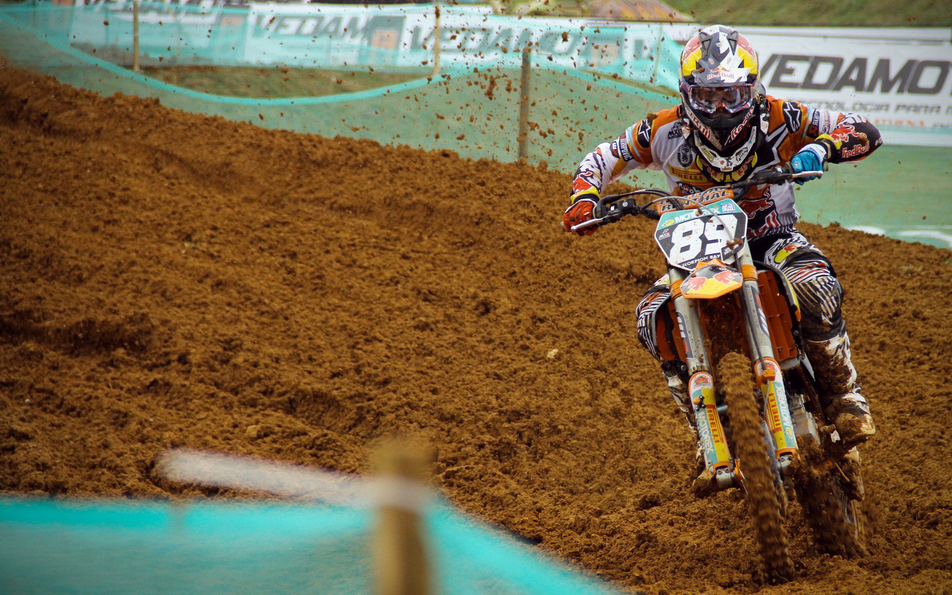 开云集团中国官网-快船前锋在赛前热身中完成高难度扣篮，快船 扣篮